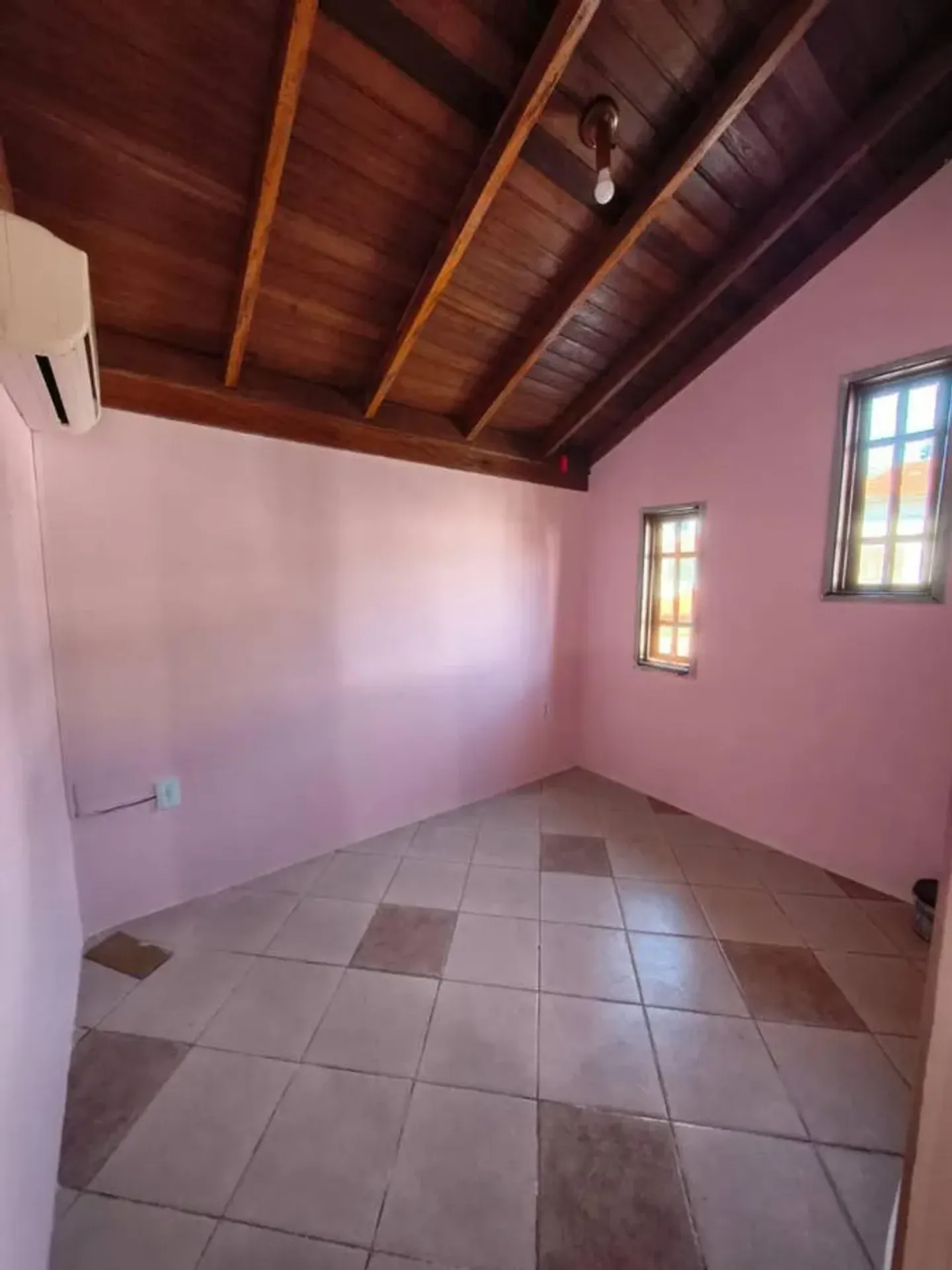 700 m² house with a bathtub and a grill on the balcony — photo 51