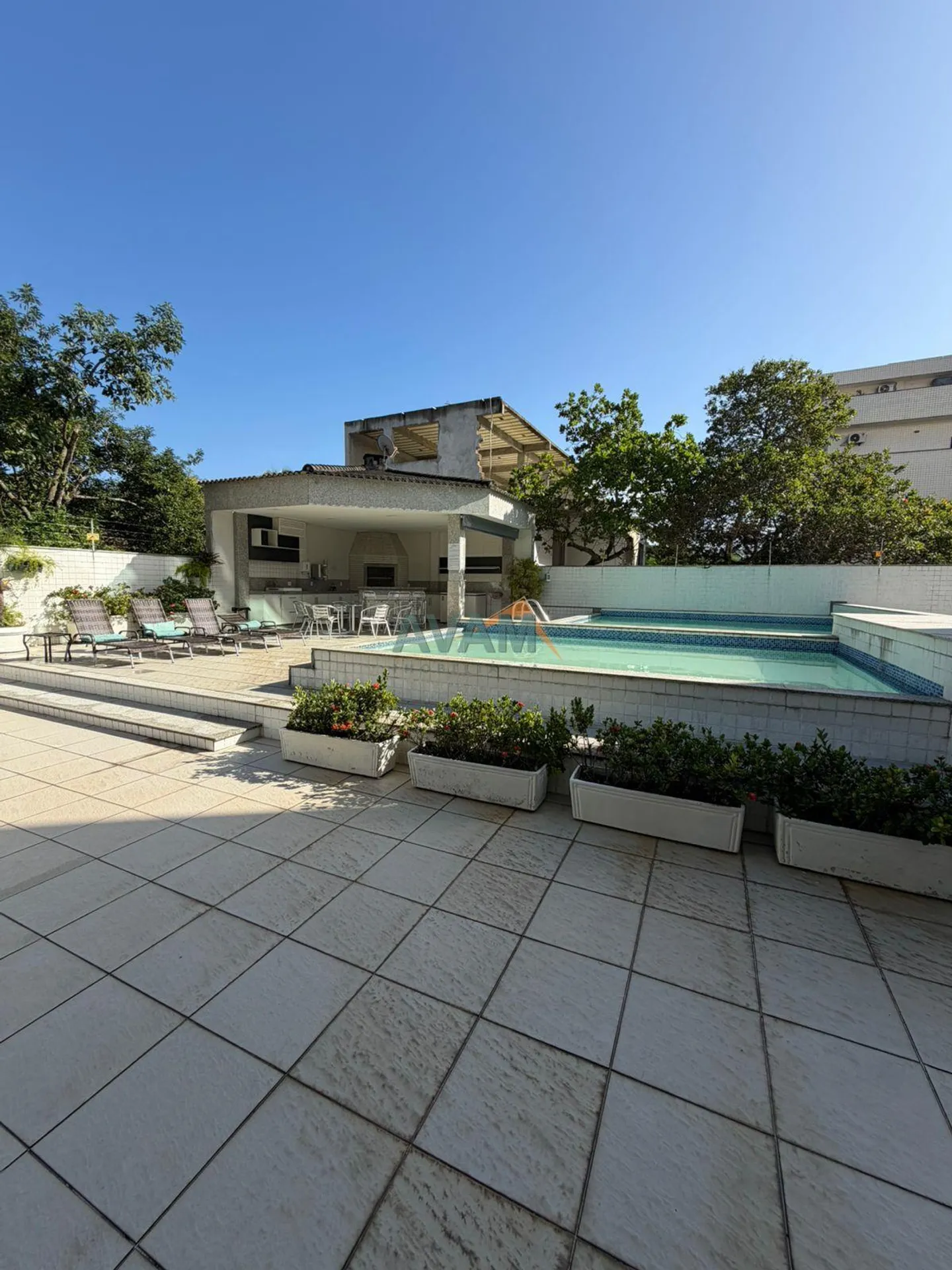 Glass-enclosed balcony in a 3-bedroom apartment, 80 m² — photo 14