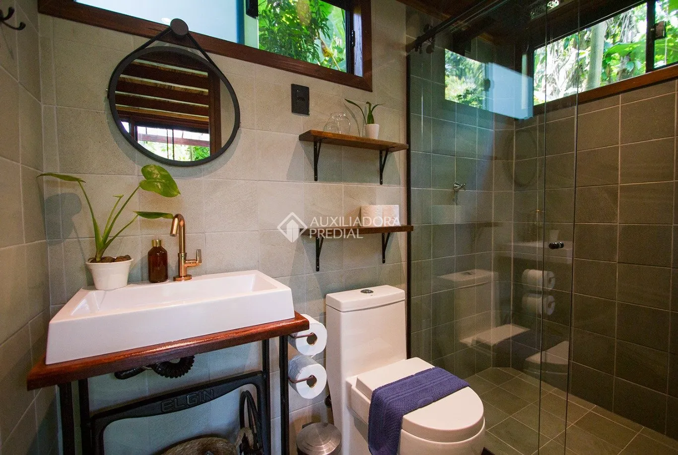 Furnished house with a balcony, 6 bedrooms and 3 baths — photo 16