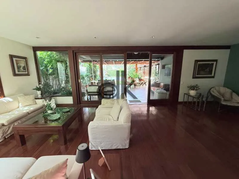 Casa com 5 dormitórios e pet permitido — photo 3