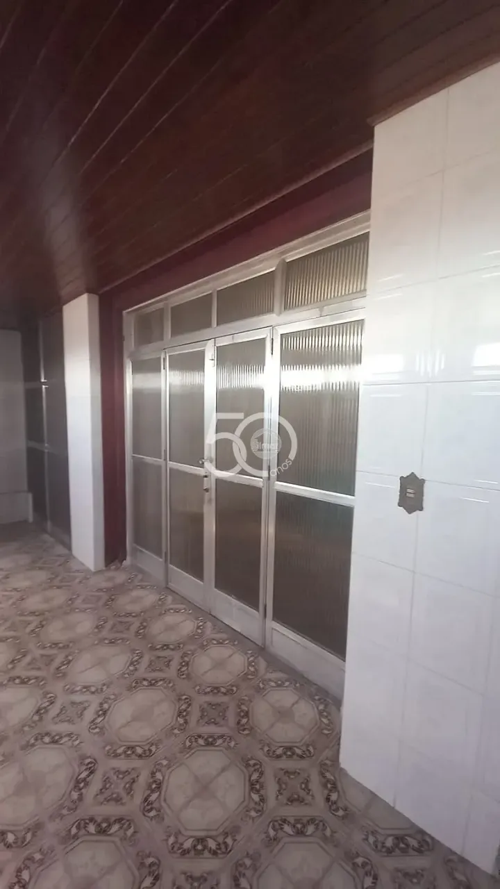 3-bedroom apartment in a building with a pool — photo 8