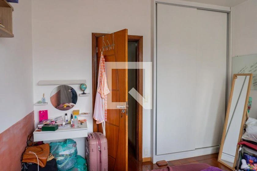Furnished apartment with 4 bedrooms and 200 m² — photo 41