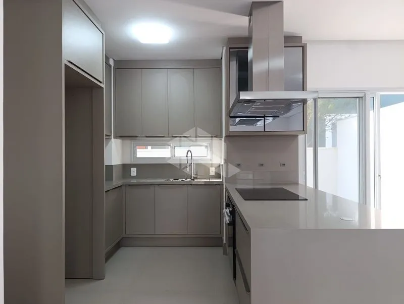Casa con 4 suites y 184 m²; 2 plazas y balcón — photo 2