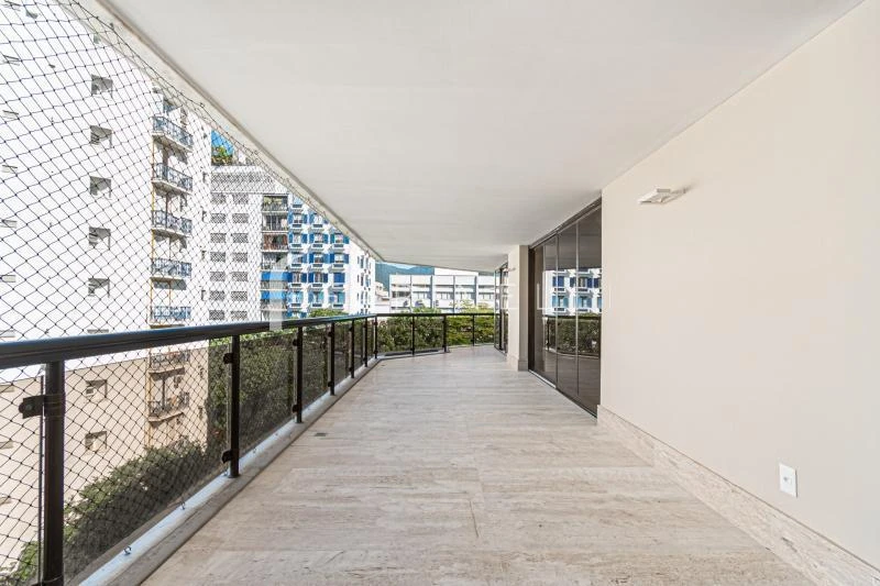 Duplex penthouse with 6 en-suite bedrooms