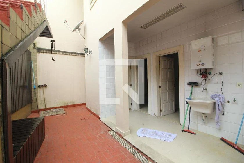 House, 475 m², with floor-to-ceiling windows — photo 25