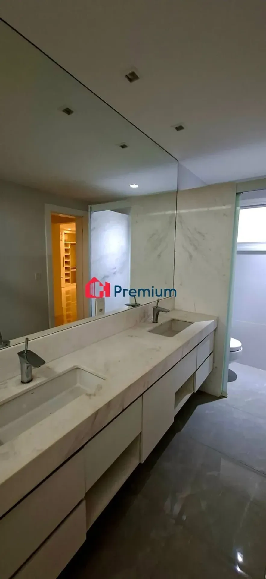 Casa com 5 suítes e 7 banheiros, 5 vagas — photo 31