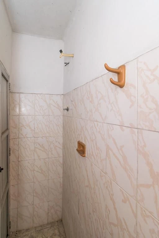 Unfurnished apartment with 2 bedrooms and a laundry area — photo 14