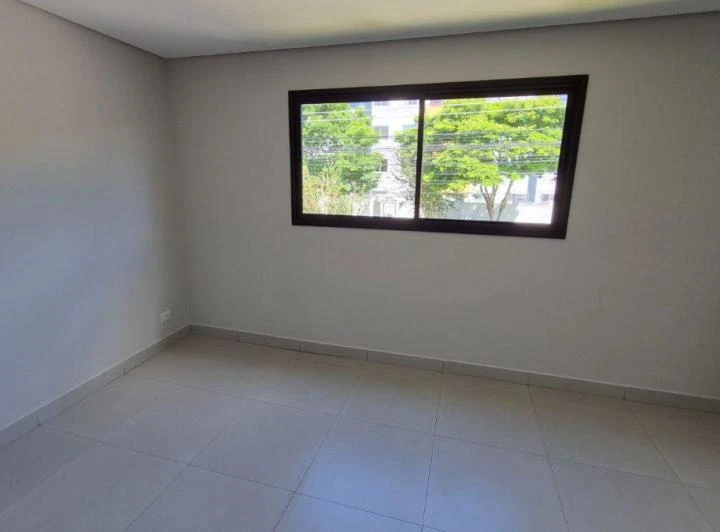 Ground-floor 1-bedroom apartment with an open-plan kitchen — photo 7