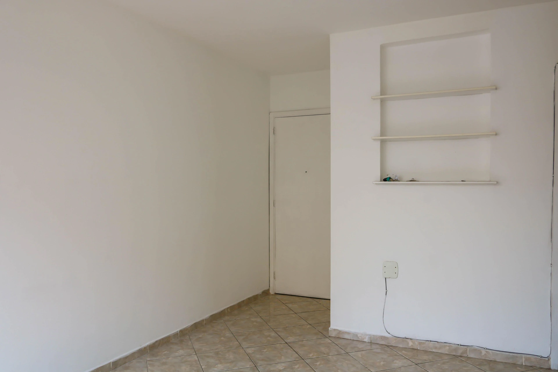 Apartment with 2 bedrooms and an enclosed glass balcony — photo 33