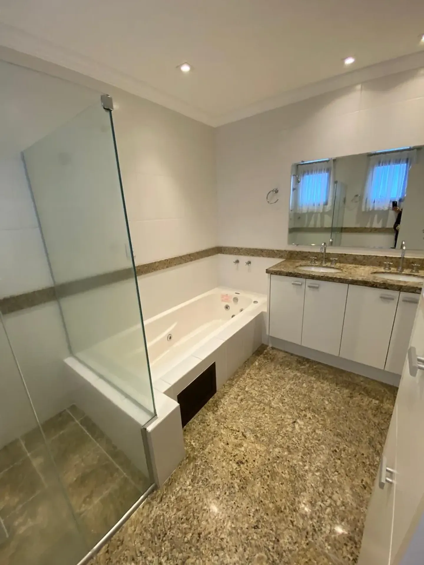 Apartamento para aluguel com 165 m², 3 quartos e 4 banheiros — photo 23