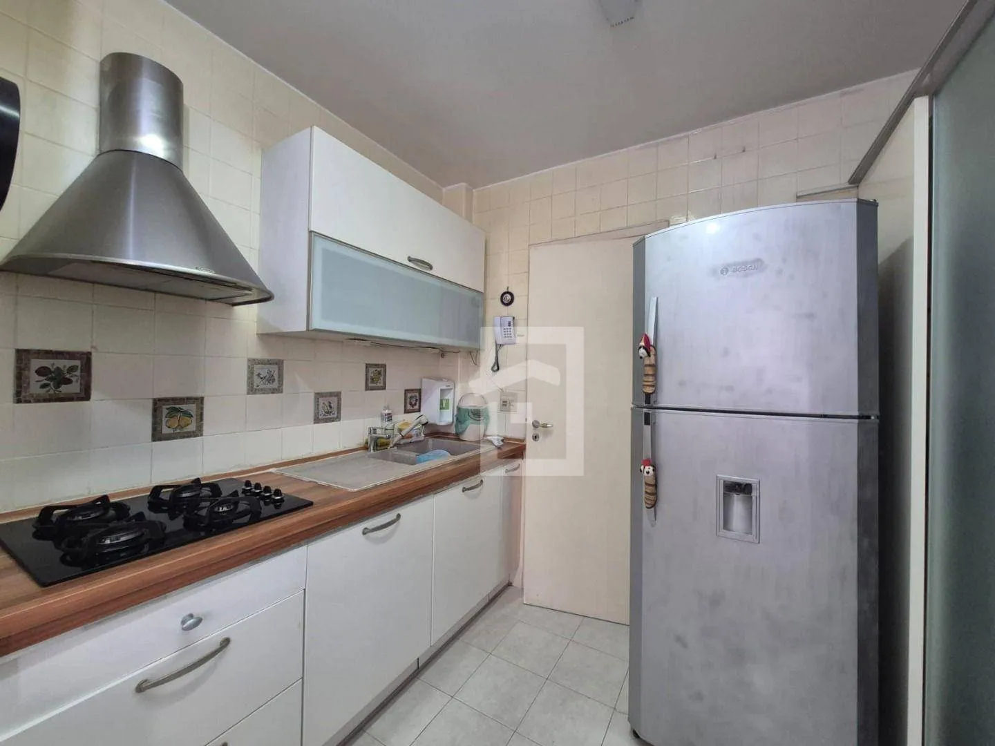 Unfurnished 3-bedroom apartment with a balcony — photo 27