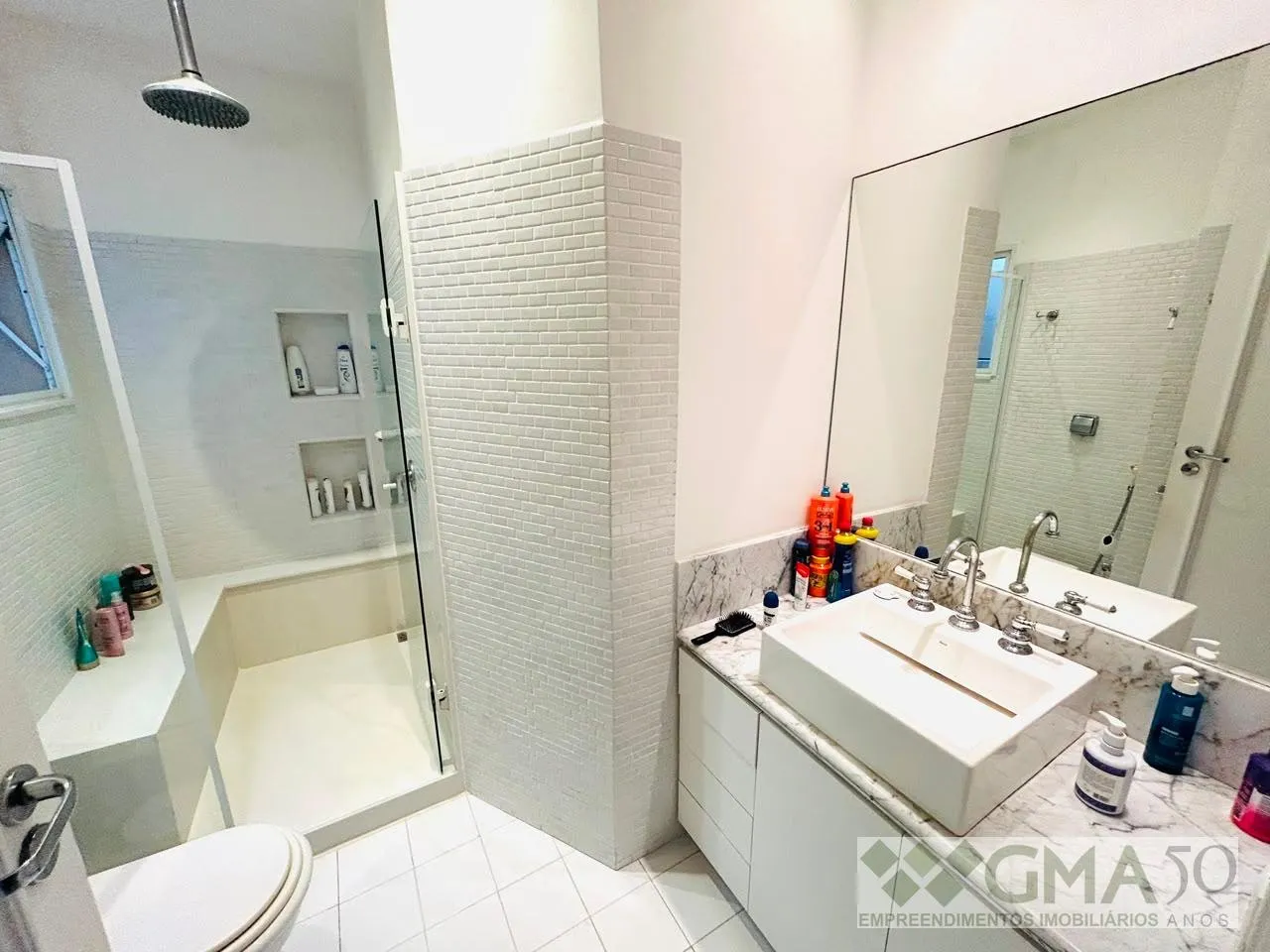 Apartamento com cozinha fechada e fogão a gás — photo 13