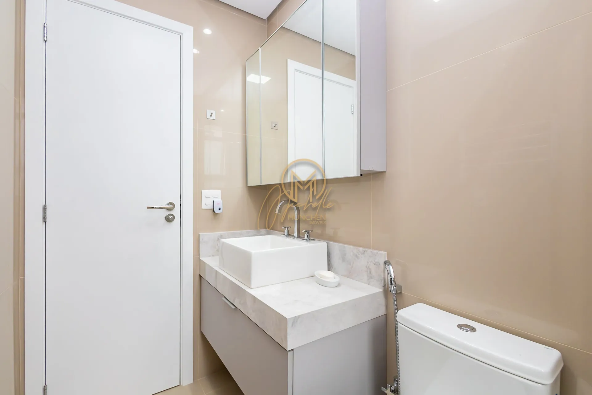 Furnished 462 m² apartment with 4 en-suite rooms — photo 19