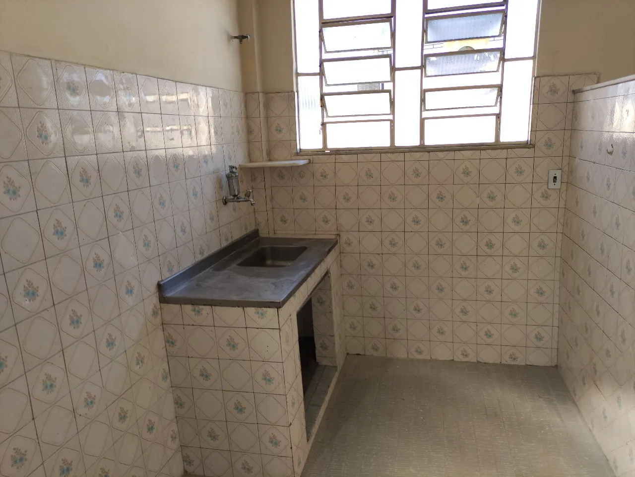 House with 1 bedroom and 1 bath with an electric shower