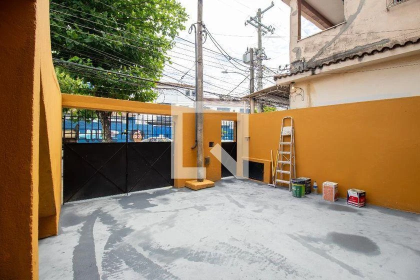 Balcony with a grill in a 2-bedroom house, 100 m² — photo 9