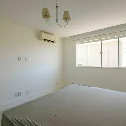 5-bedroom house with a bathtub in Rio de Janeiro — photo 10