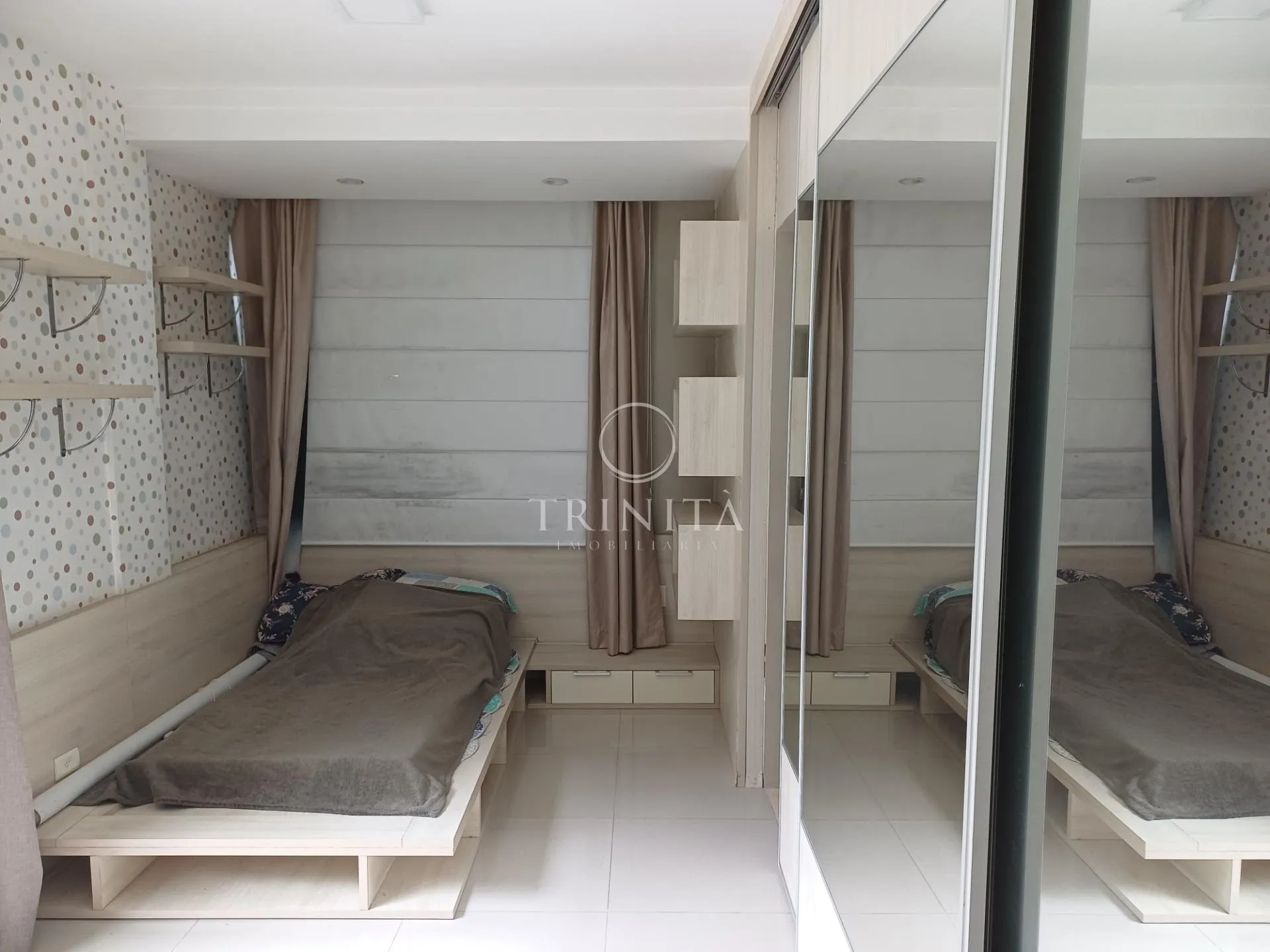 House, 490 m², with a grill on the balcony — photo 67
