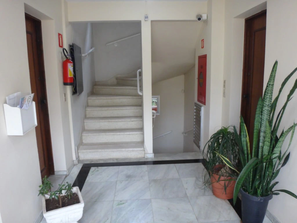 2-bedroom apartment with wood or laminate floors in Curitiba — photo 14