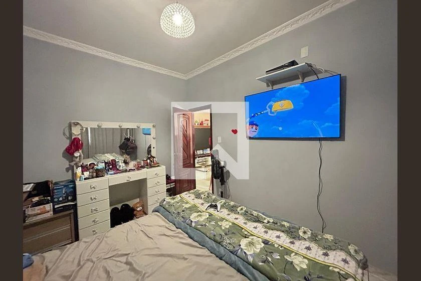 Furnished house with 4 bedrooms and 2 bathrooms