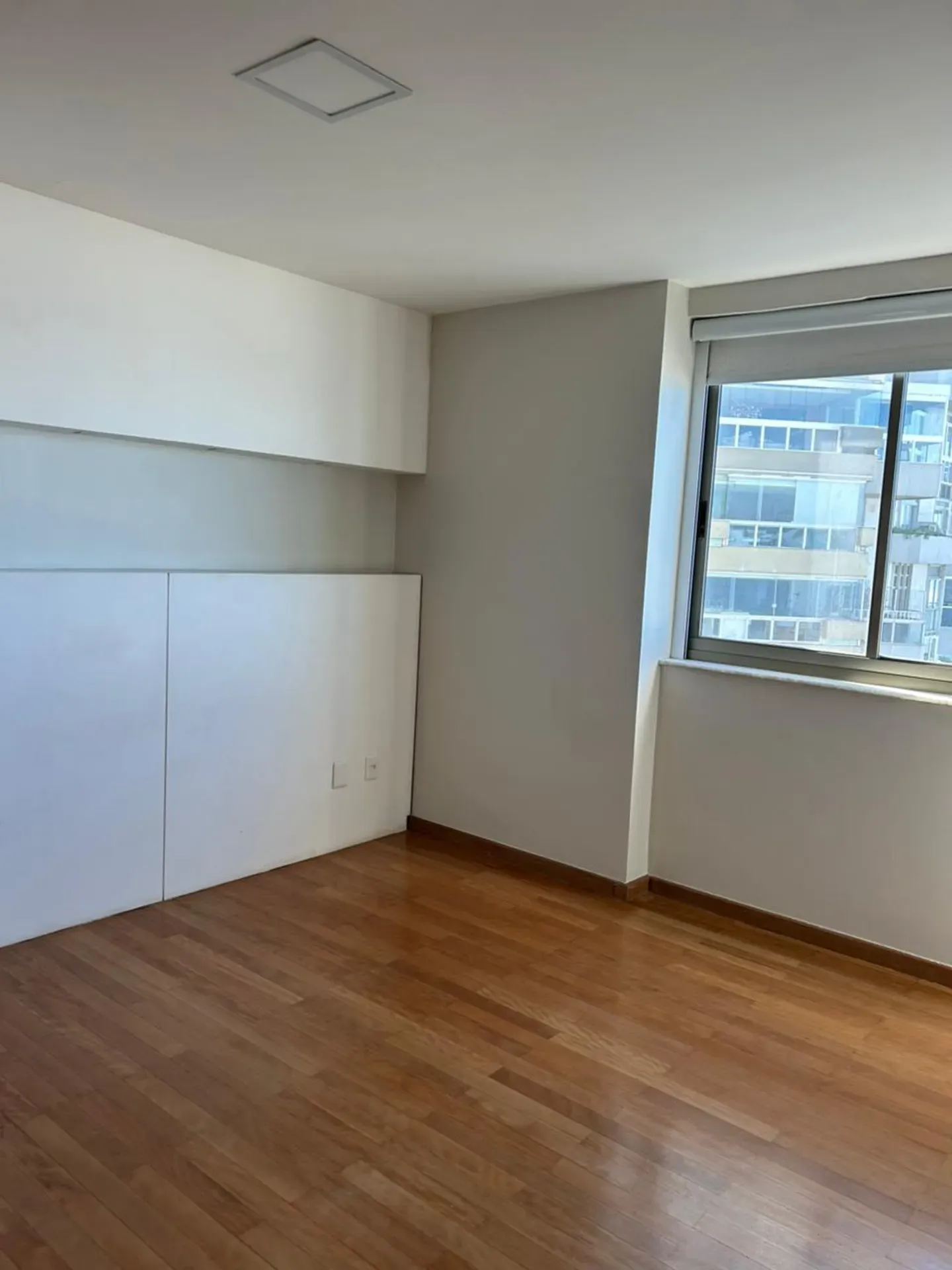 4-bedroom apartment with a water view — photo 22