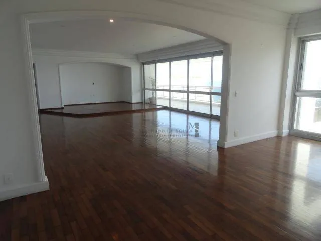 Water view in a 4-bedroom apartment, 350 m²