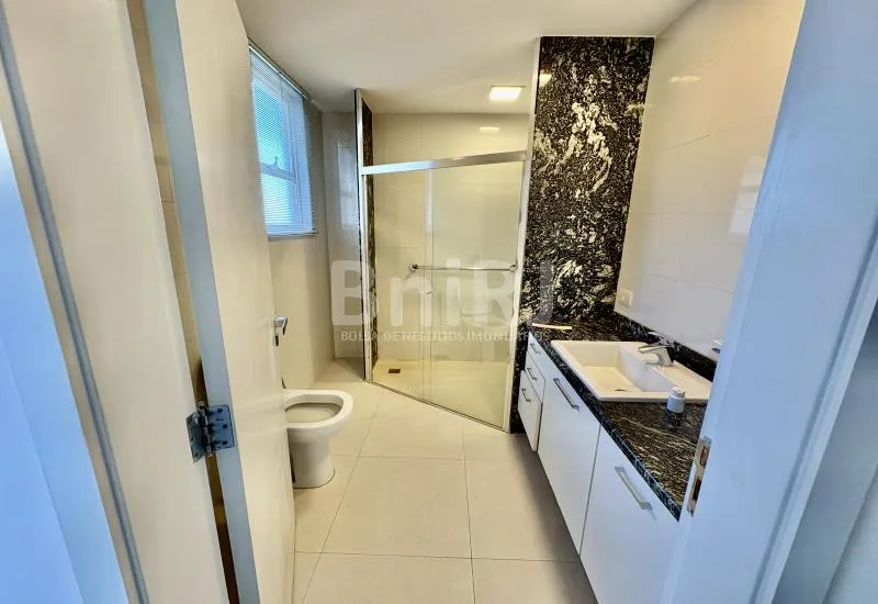 Apartamento de 180 m² com varanda fechada e fogão a gás — photo 24