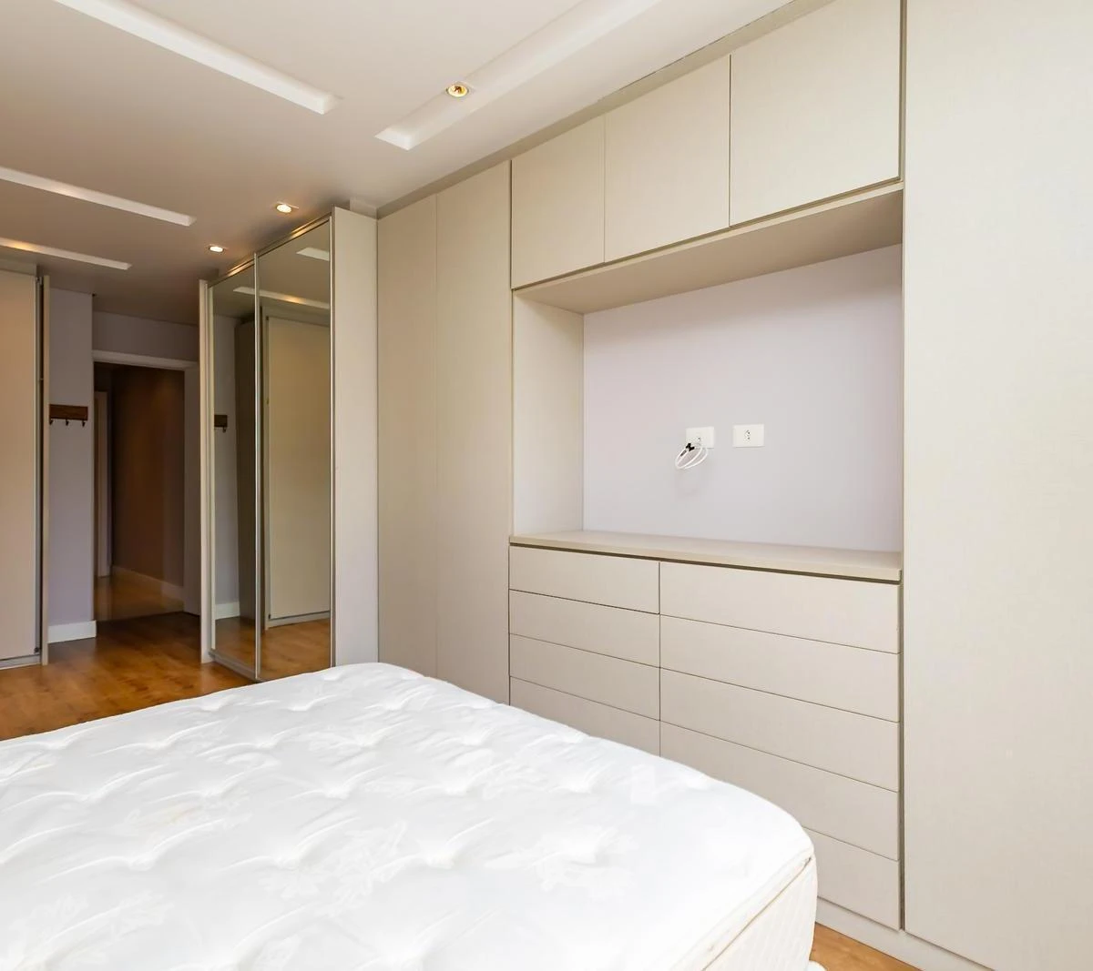 Home office in a 2-bedroom apartment, 95 m² — photo 31