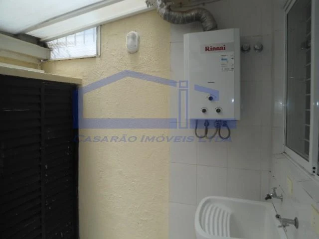 Balcony with a grill in a 3-bedroom apartment, 160 m² — photo 11