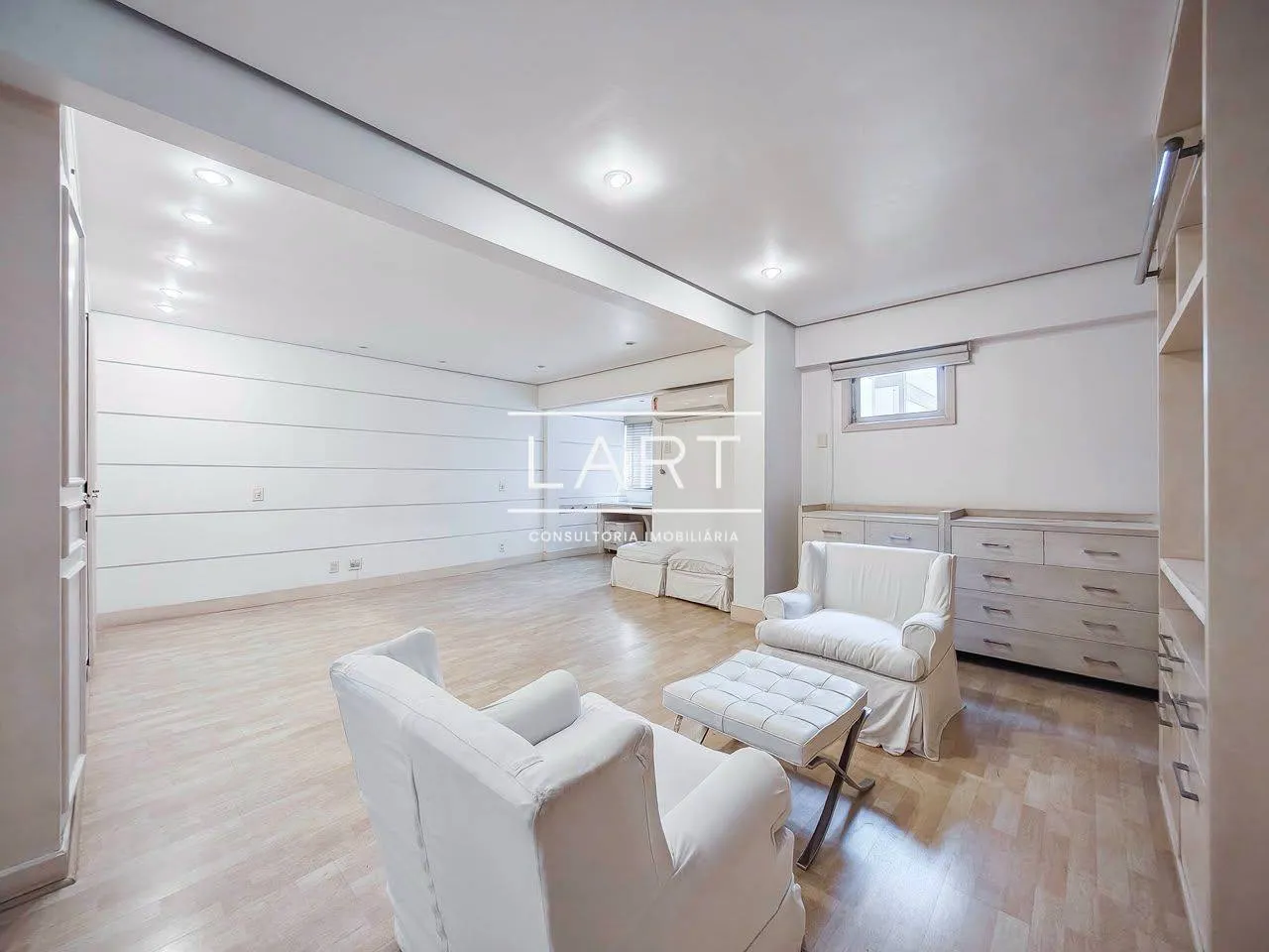 Home office in a 3-bedroom apartment, 191 m² — photo 2