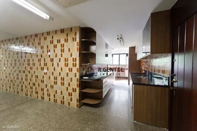 Apartment with 4 bedrooms and a balcony — photo 20