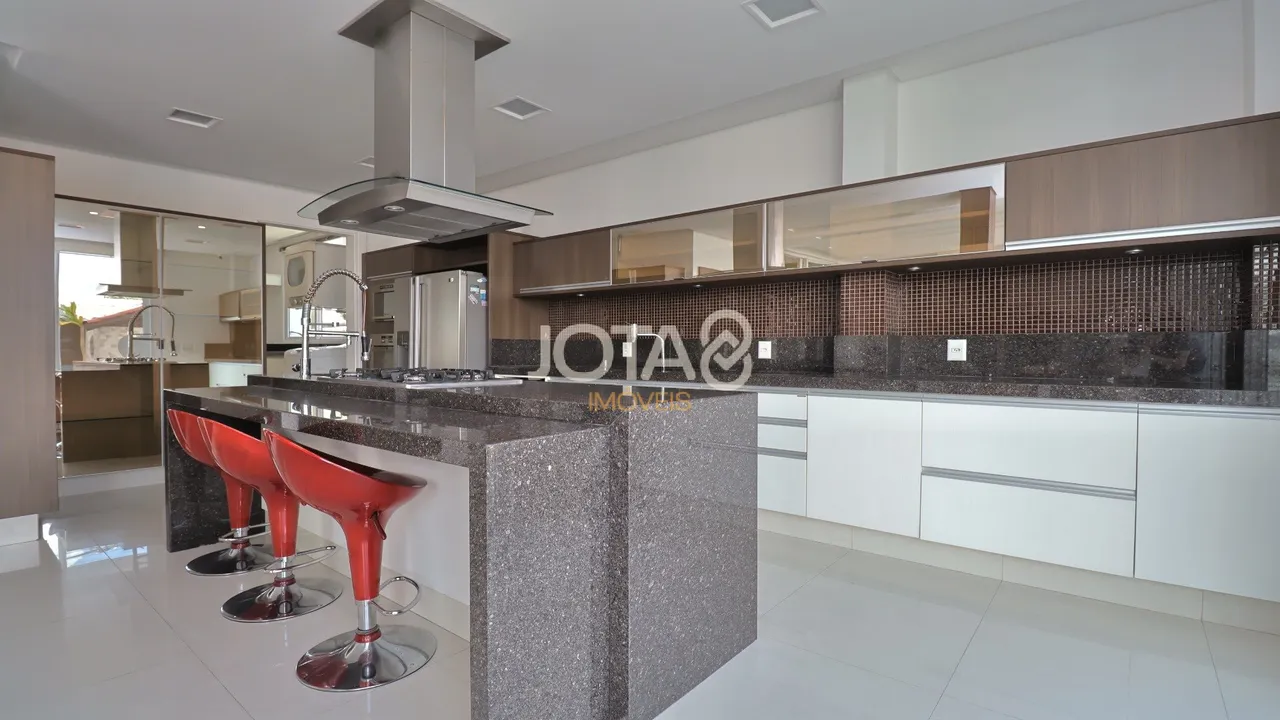 House of 310 m² with 3 en-suite bedrooms and private BBQ — photo 8