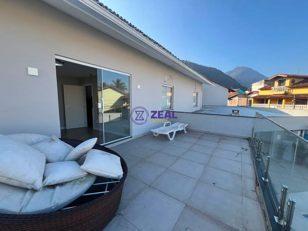 Casa de 280 m² com janelas do piso ao teto e varanda gourmet — photo 18