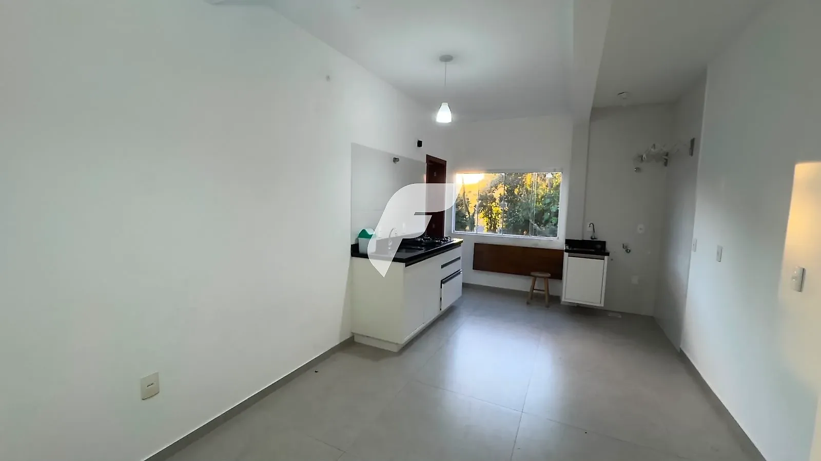 Apartamento de 1 dormitorio con cocina abierta y 30 m² — photo 2