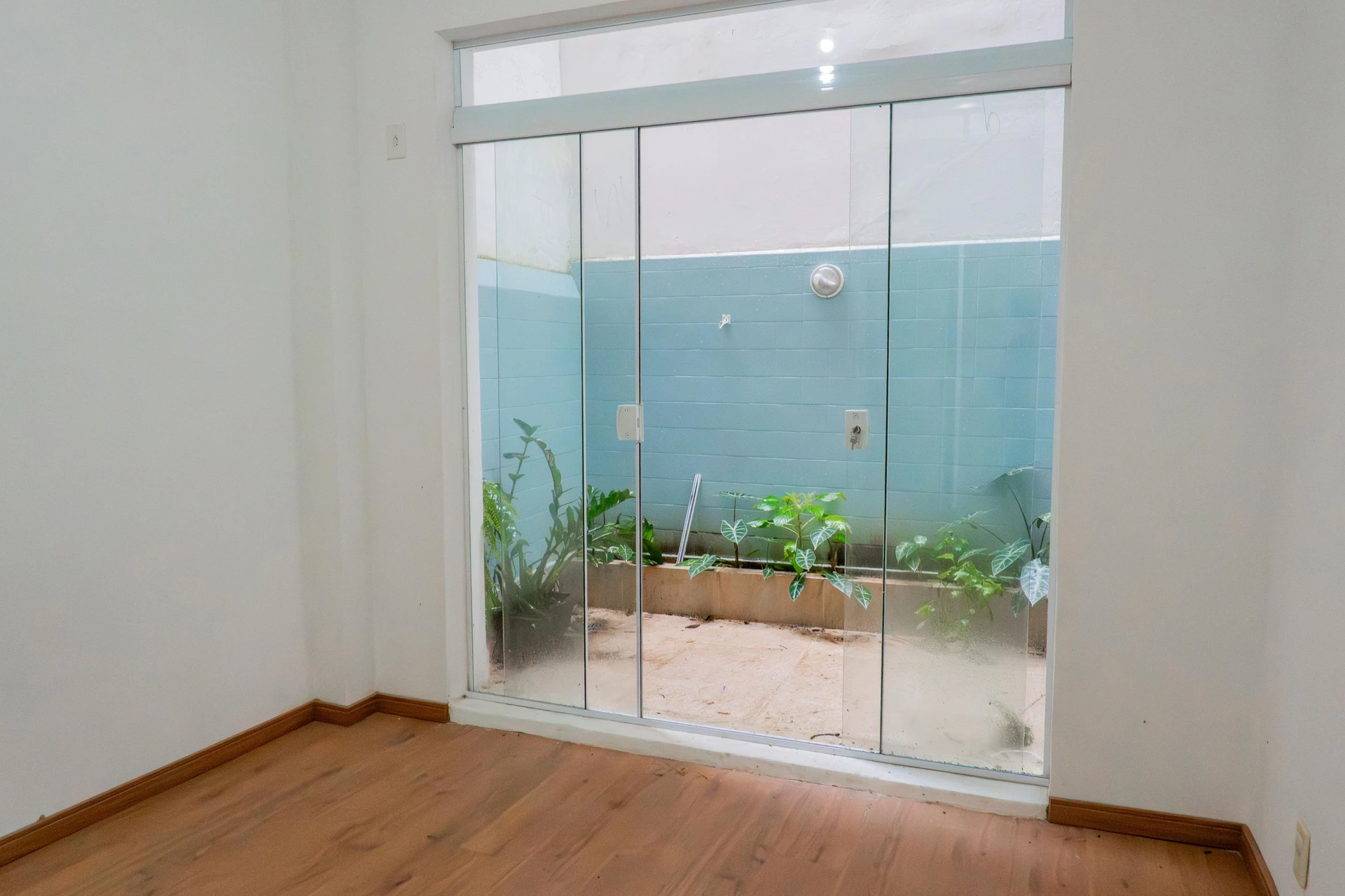 Apartment, 46 m², with wood or laminate floors — photo 3