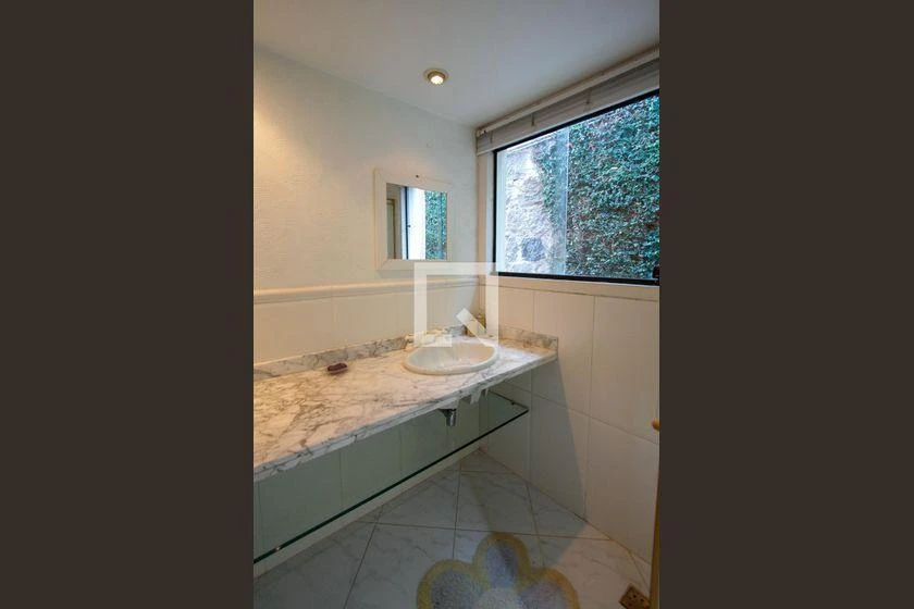Меблированный дом с 4 спальнями и 3 сьютами, 450 м² — photo 44