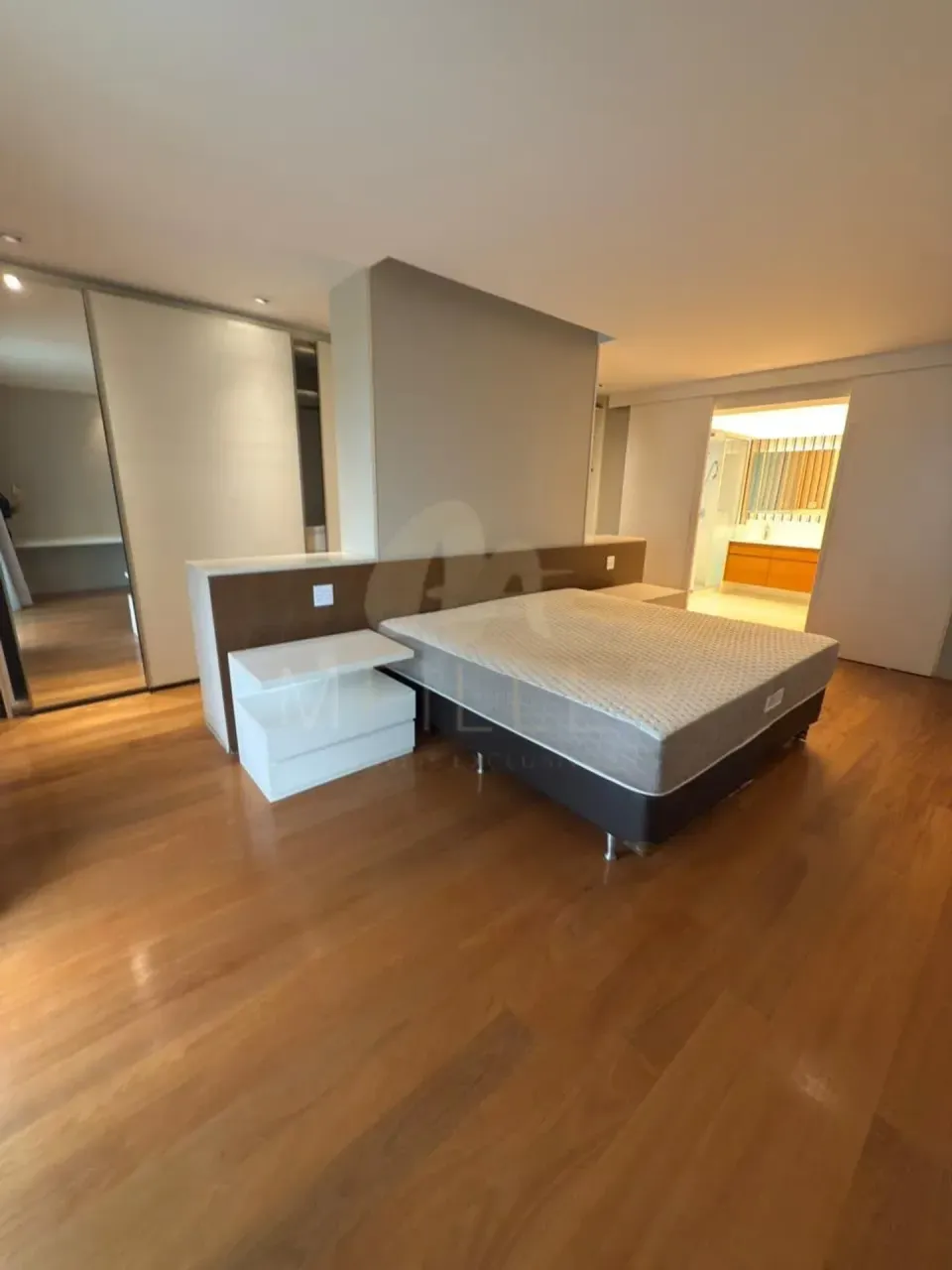 Apartment with 4 bedrooms and 5 bathrooms, 380 m² — photo 4