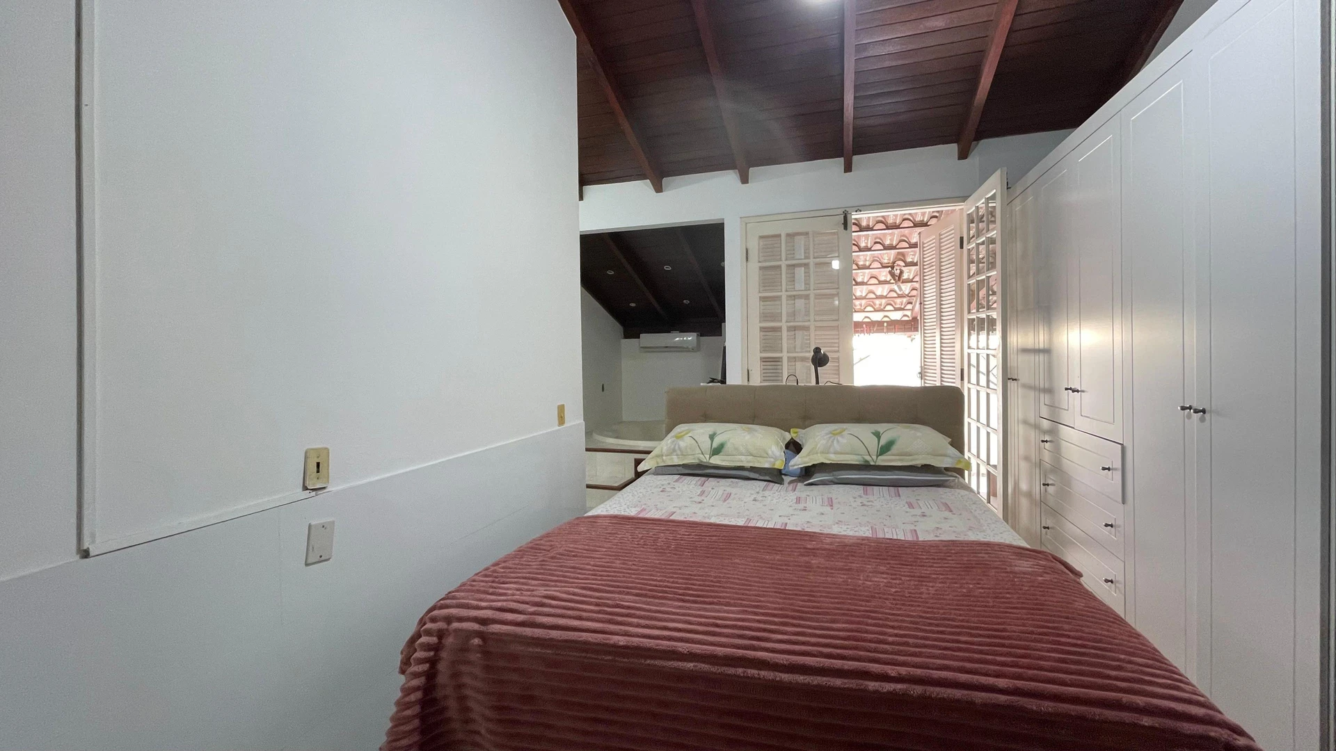 4-bedroom house with a jacuzzi — photo 3
