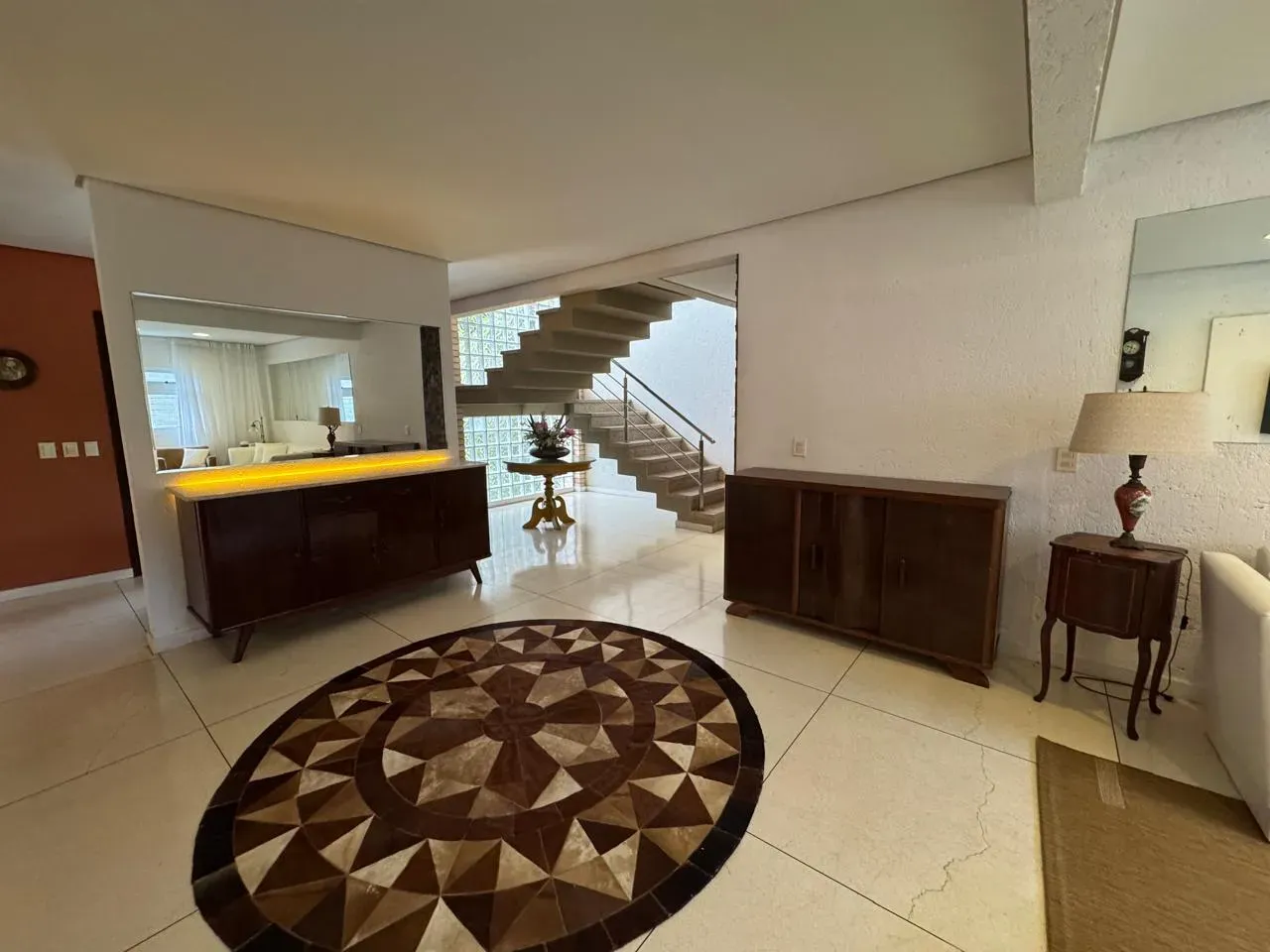 Furnished house with 4 en-suite bedrooms and private garden