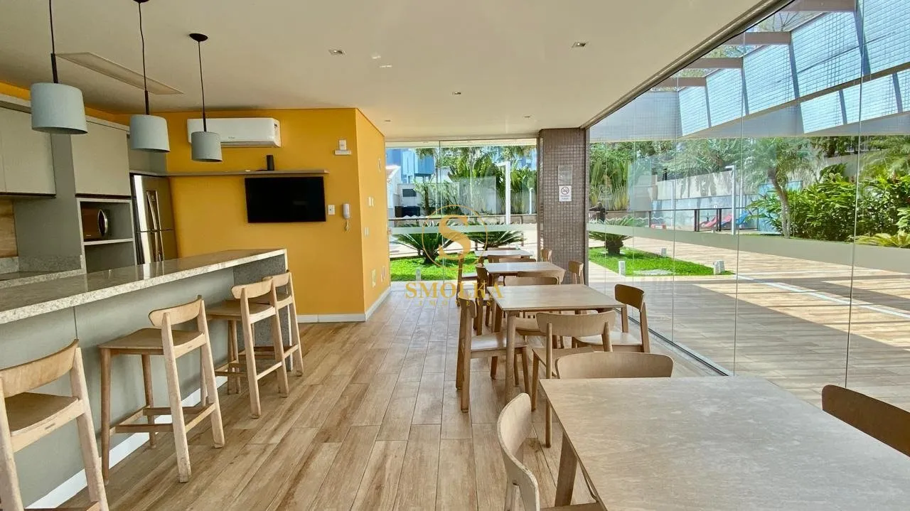 Balcony with a grill in a 2-bedroom apartment, 75 m² — photo 52