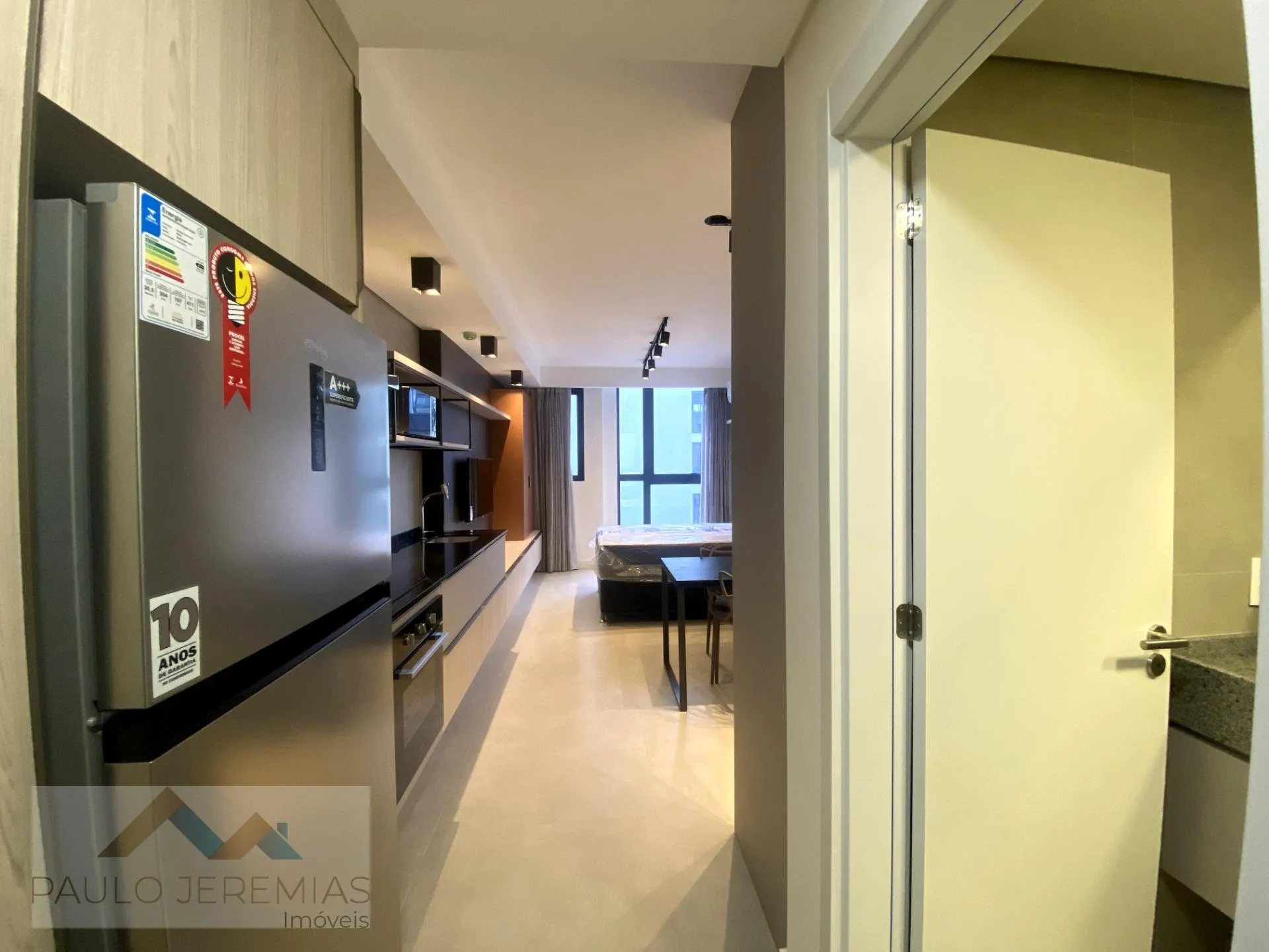 Furnished 31 m² studio with a desk corner on the 8th floor — photo 10