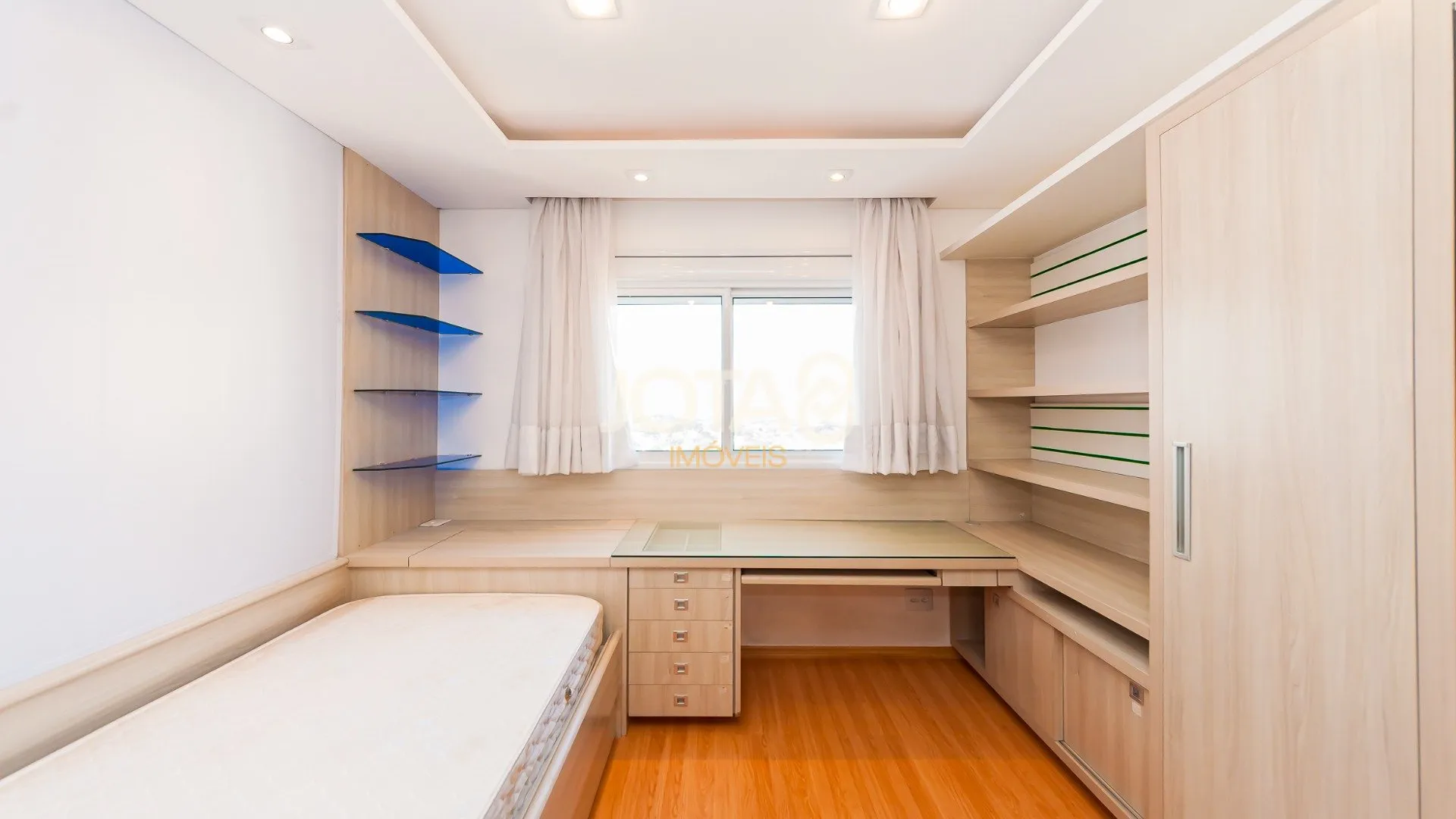 3 en-suite bedroom apartment with balcony and 267 m² — photo 19