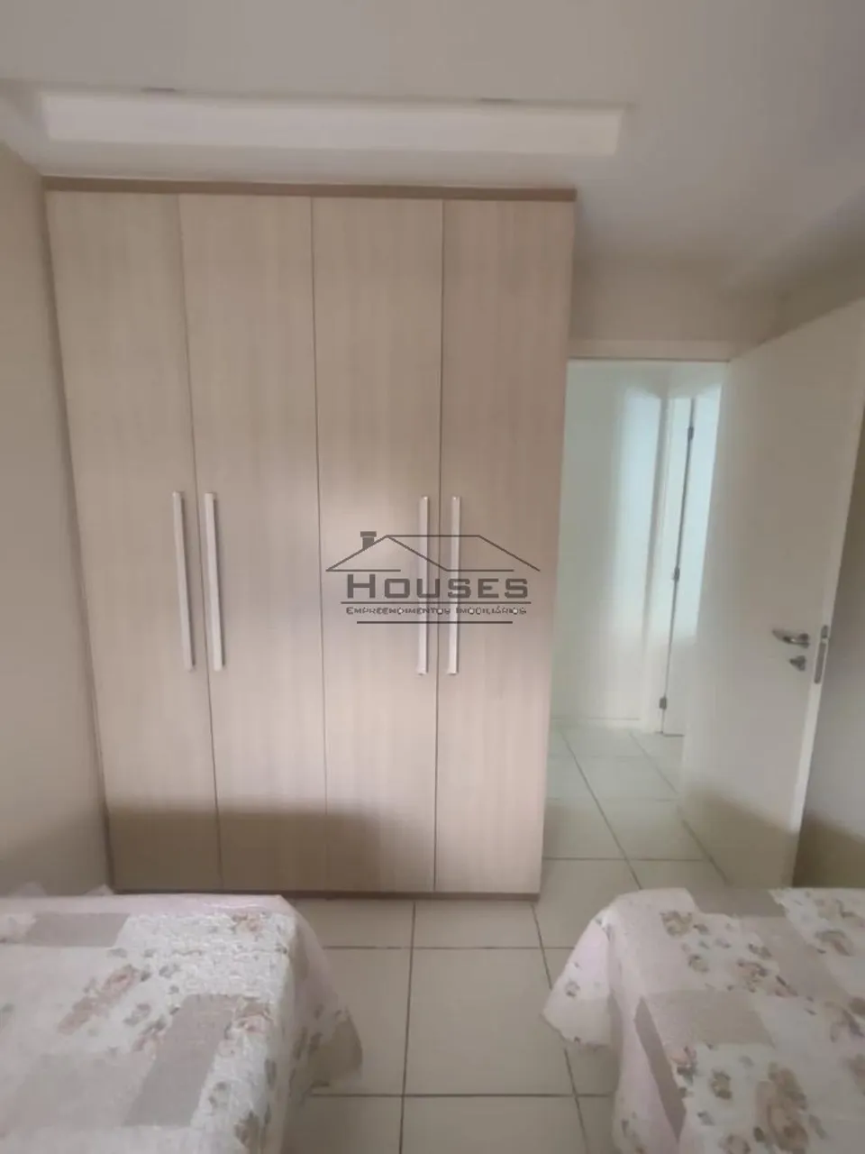 Furnished 2-bedroom apartment with window city view — photo 8