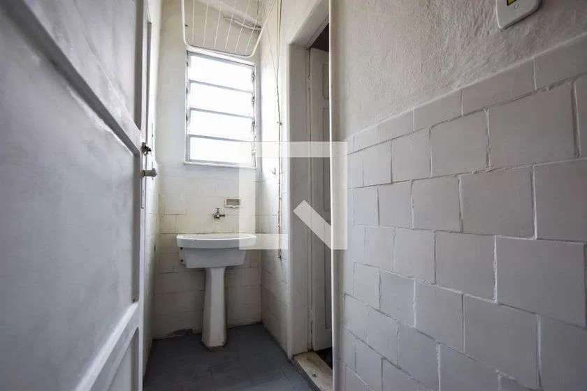 Wood or laminate floors in a one-bedroom apartment, 42 m² — photo 15