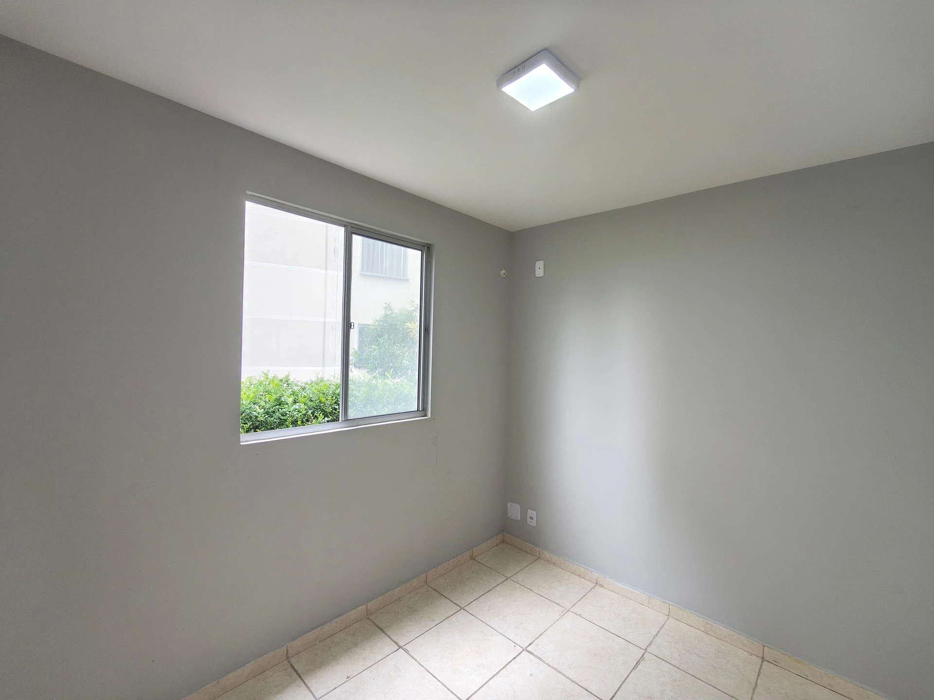 2-bedroom apartment in a building with a pool — photo 29