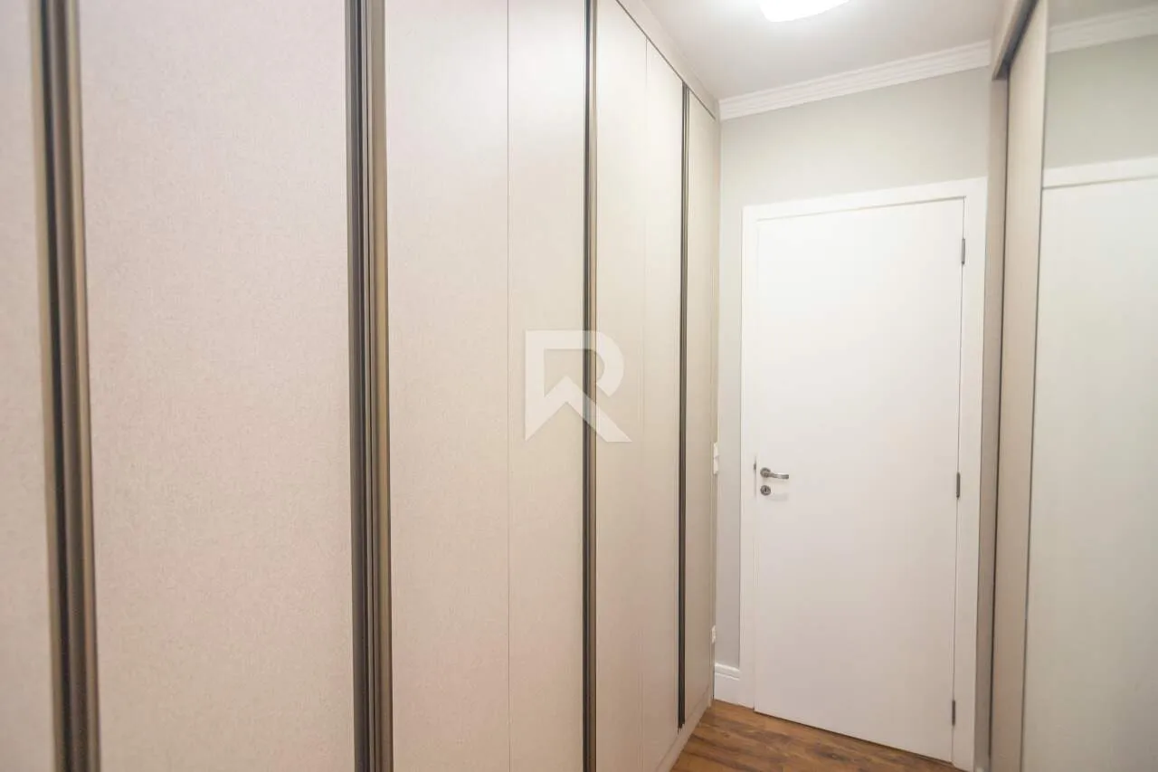 Apartment with open-plan kitchen and 4 bedrooms — photo 25