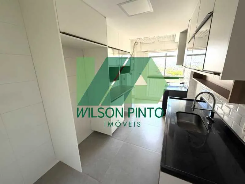 3-bedroom apartment with a park view in Rio de Janeiro — photo 18