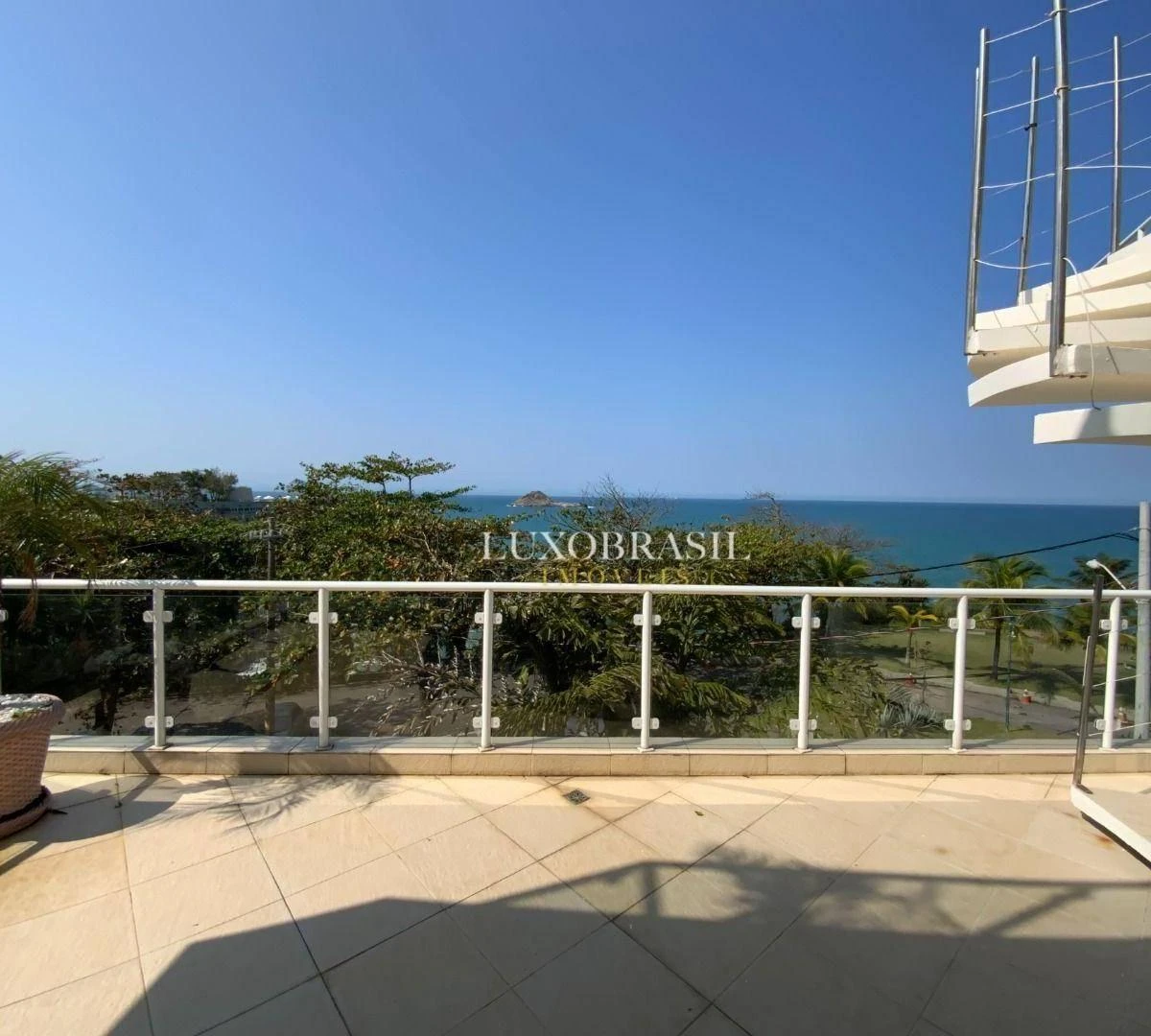 Apartment with 4 suites and access to shared pool — photo 44