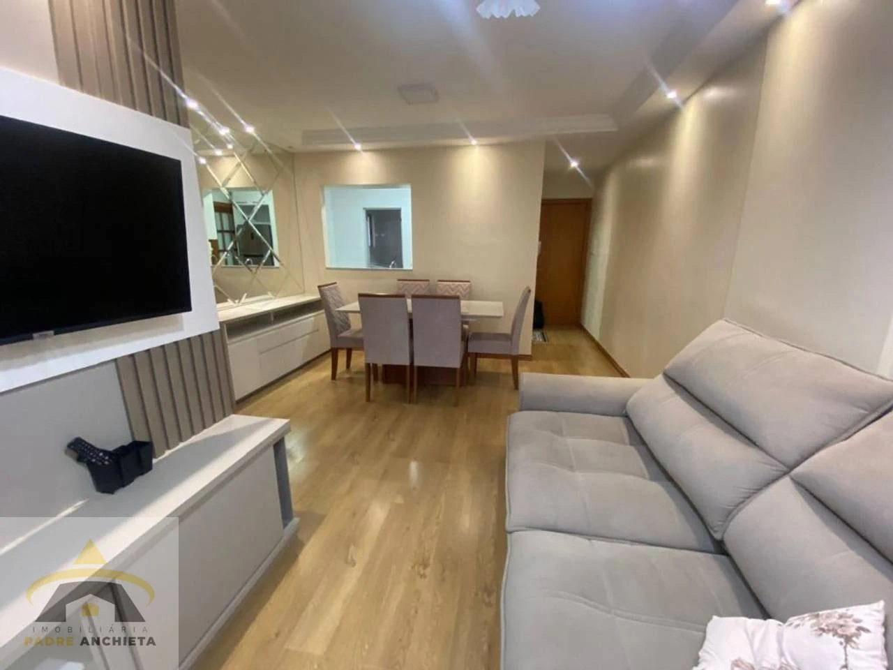 Apartamento mobiliado de 2 quartos com espaço de home office