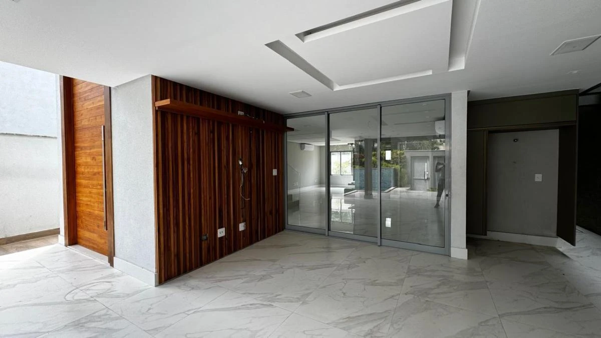 Condominium house with 3 en-suite bedrooms and 300 m² — photo 2