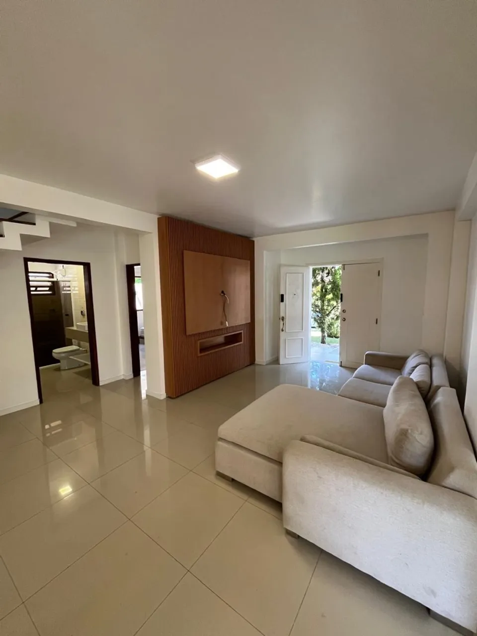 4-bedroom house with a walk-in closet